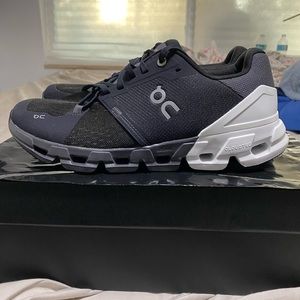 QC ON CLOUDFLYER 4 MENS SIZE 10 -81.98664